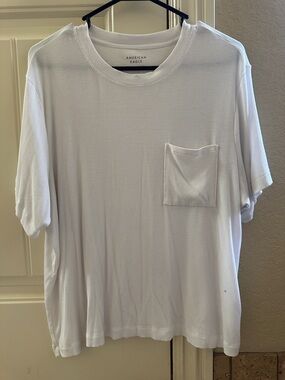 American Eagle Outfitters White Short-Sleeve Pocket Crew Tee M ribbed